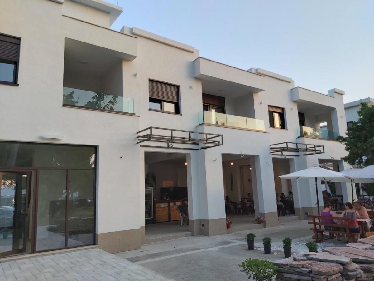 Zia Apartments บาร์ ภายนอก รูปภาพ